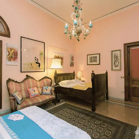 Atmosfere Del Centro Storico Couette-café