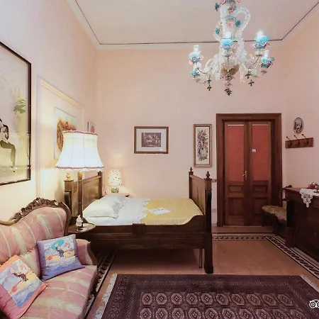 Atmosfere Del Centro Storico Couette-café