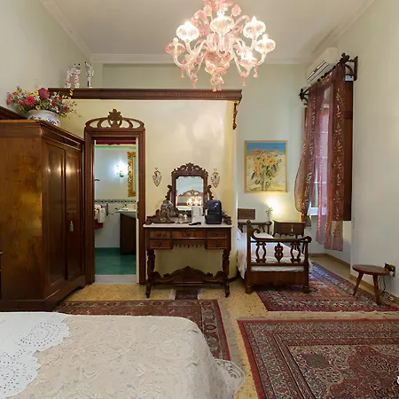 Bed & Breakfast Atmosfere Del Centro Storico 4*